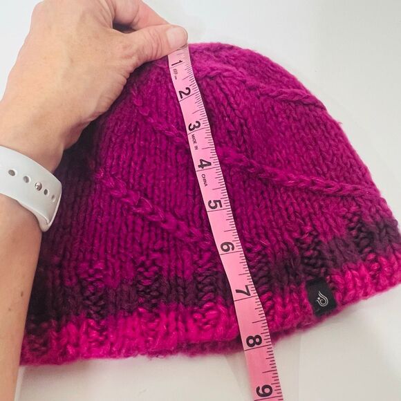 Isis Purple Pink Winter Hat touc Knit 100% Acrylic - Picture 3 of 5